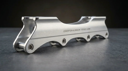 Platine roller rockered en aluminium vue de profil montrant la courbure du montage banane